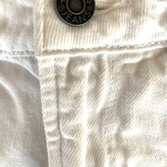 Hidden White Jean Shorts - Picture 3 of 5